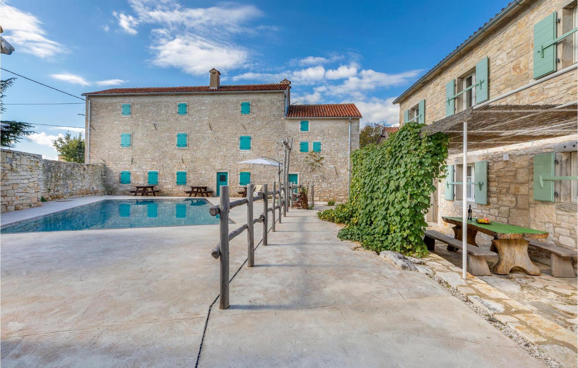 Awesome Apartment In Žminj 외부 사진